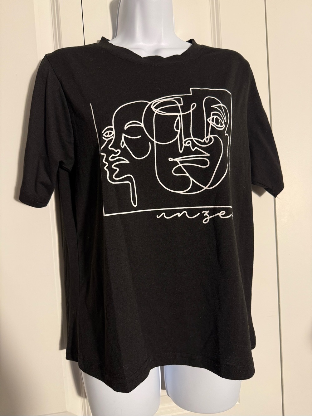 Women’s Black Short Sleeve Tee with White Line Art Graphic - Picture 3 of 5